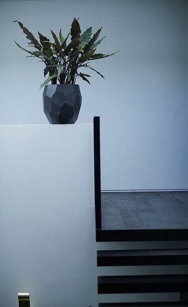 Elho Pure Edge 47/45 duża popielata donica geometryczna