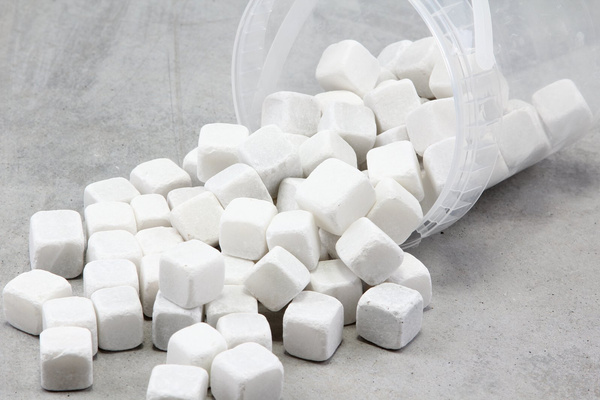 Kamienie ozdobne kwadratowe KUBIK biały 20x20 mm 1,5 kg BOX