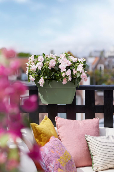 Vibia Flower Bridge 40 doniczka na balustradę pistacjowa pistachio green