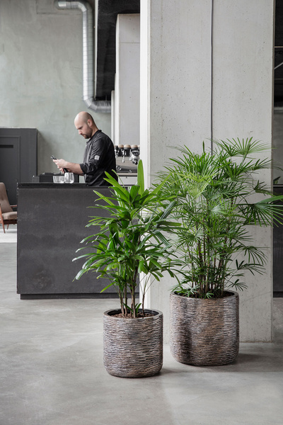 UNIVERSE WRINKLE CYLINDER 23/22 ekskluzywna donica cylindryczna brązowa