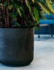 Charlie L 25/24 czarna doniczka okrągła kamienna