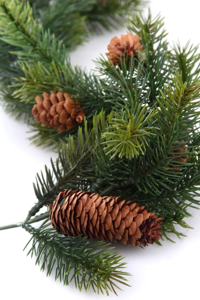 Sztuczny Świerk z szyszkami długa girlanda 180 cm