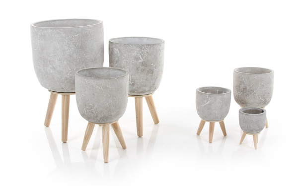 JIMMY 14/22,5 cm jasnoszara osłonka na drewnianych nóżkach