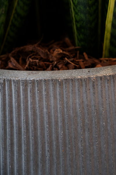 Patt High M 44/66 wysoka kamienna donica ciemnoszara prążkowana