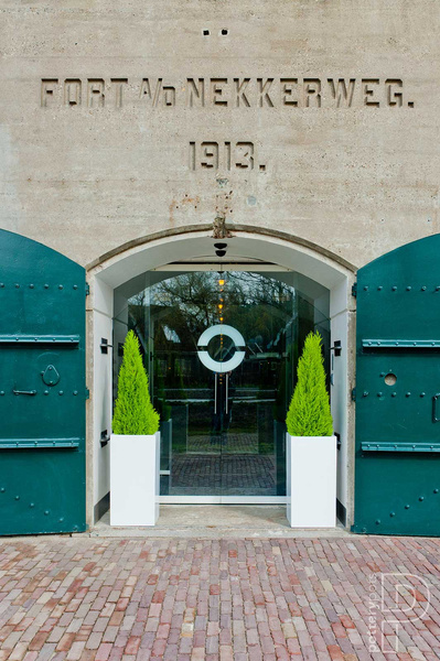 Ying 40x40/150 bardzo wysoka donica kwadratowa biała