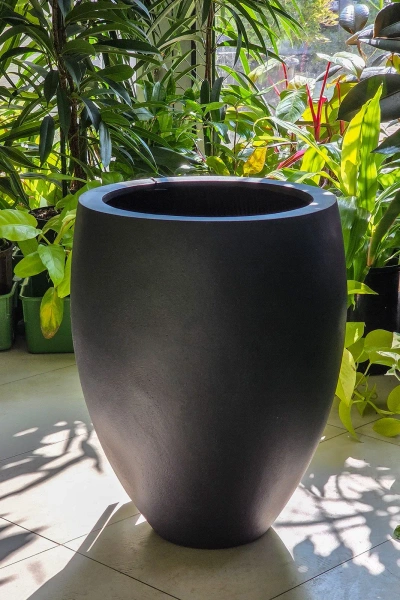 Bond S 35/45 czarna kamienna donica wazon