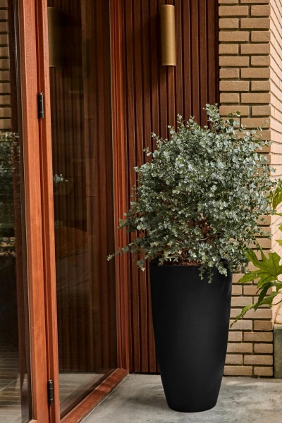 June Round High 30/53 czarna wysoka donica do salonu