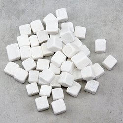 Kamienie ozdobne kwadratowe KUBIK biały 20x20 mm 1,5 kg BOX