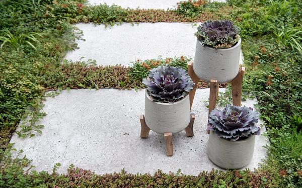 Patt XL 30,5/43,5 czarna donica na wysokich nóżkach