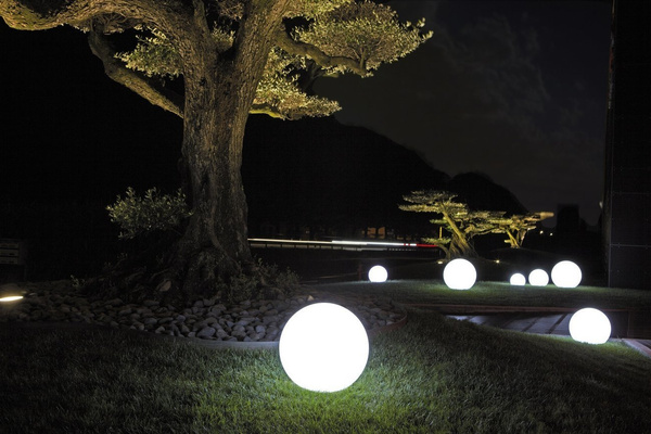 Kula świecąca EOS 30/26 cm LED biały zimny