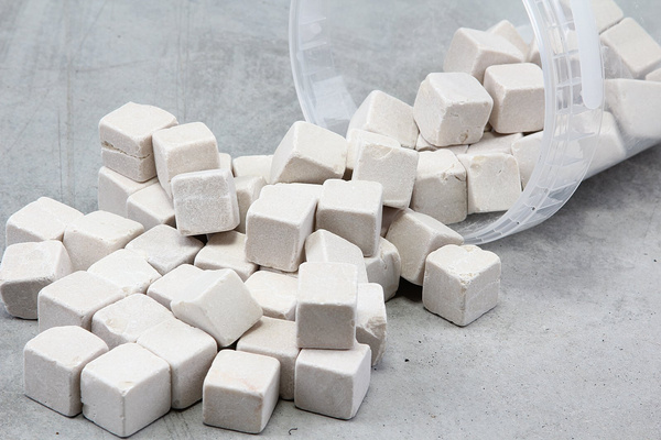 Kamienie ozdobne kubiczne KUBIK kość słoniowa 20x20 mm 1,5 kg BOX