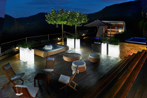 KUBE TOWER 30x30/90 wąska wysoka donica świecąca na taras