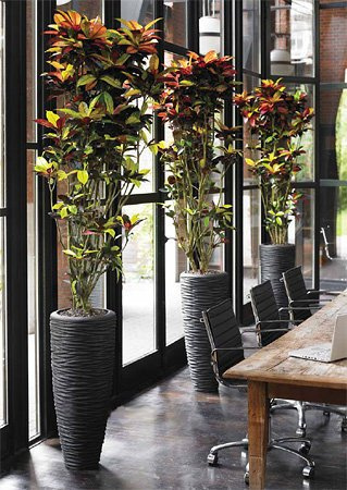 POLYSTONE Ryflowana 37/90 wysoka donica naturalna czarna