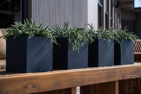 Fleur M 20x20/20 osłonka kwadratowa czarna mat