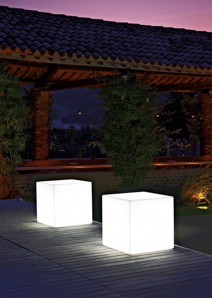 Stolik podświetlany KUBE 40x40/40 na zewnątrz