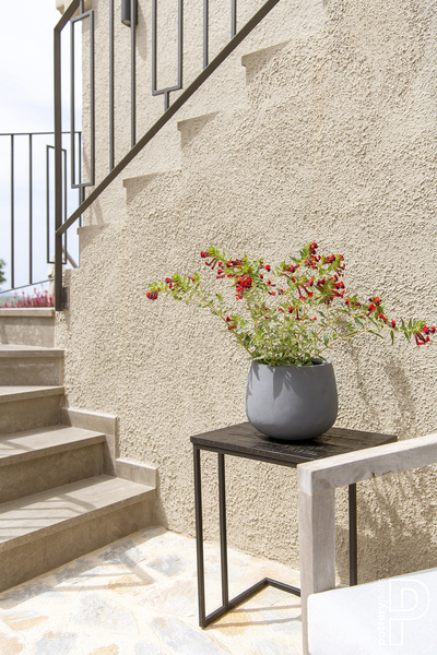 Kevan M 25/21 czarna doniczka naturalna kamienna