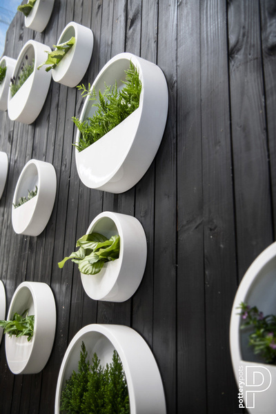 Wally XS 30/9 doniczka na ścianę biała z połyskiem wisząca kamienna