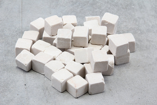 Kamienie ozdobne kubiczne KUBIK kość słoniowa 20x20 mm 1,5 kg BOX