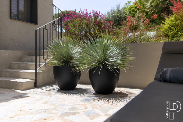 Jesslyn XS 42/36 okrągła donica w kolorze czarnym