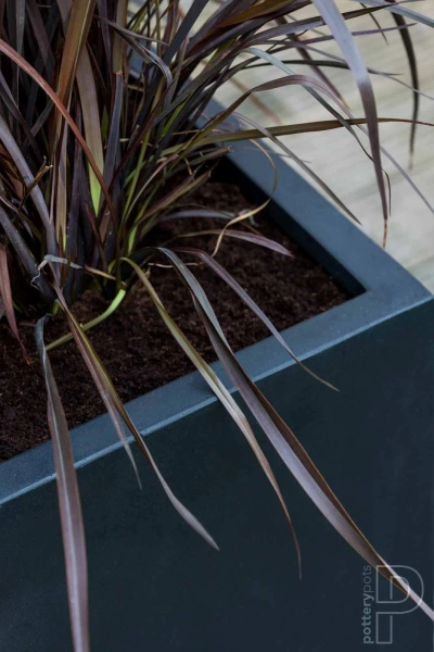 Jort S 80x30/40 czarna donica kamienna prostokątna