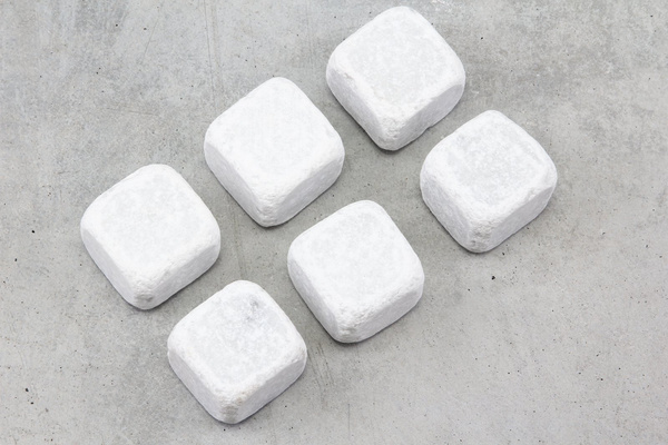 Kamień ozdobny kwadratowy KUBIK biały 45x45 mm 1 szt.