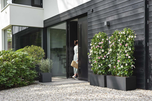 Vivo Next Long 60x30/30 czarna donica prostokątna na kółkach