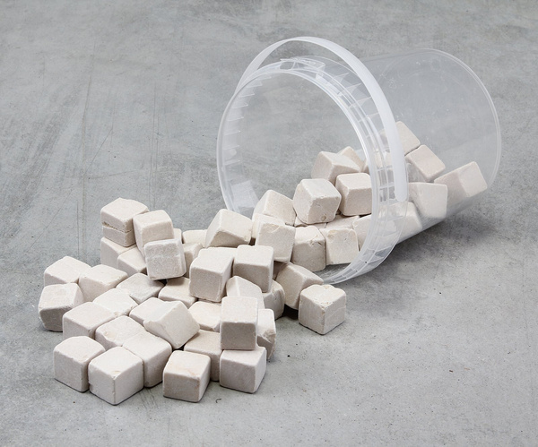 Kamienie ozdobne kubiczne KUBIK kość słoniowa 20x20 mm 1,5 kg BOX