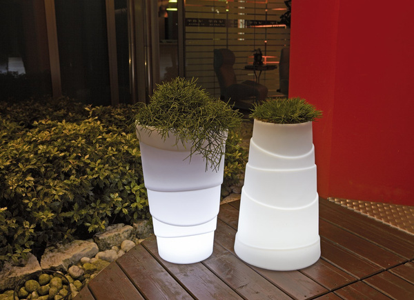 ZIG 50/76 wysoka donica świecąca LED RGB multikolor