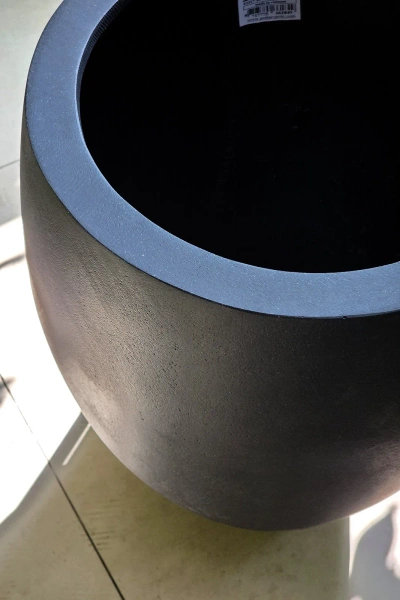 Bond S 35/45 czarna kamienna donica wazon