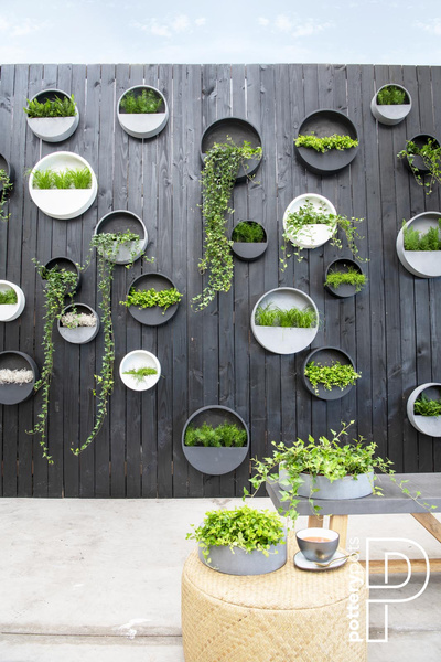 Wally XS 30/9 doniczka na ścianę biała z połyskiem wisząca kamienna