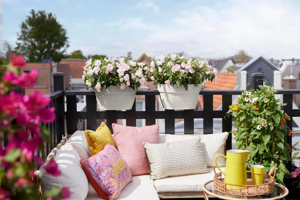 Vibia Flower Bridge 40 doniczka na balustradę biała silky white