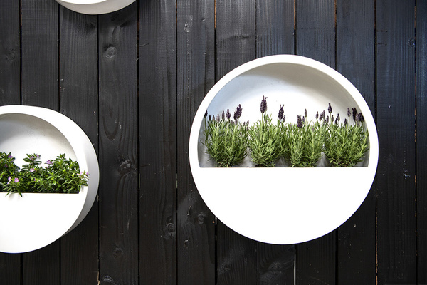 Wally XS 30/9 doniczka na ścianę biała z połyskiem wisząca kamienna