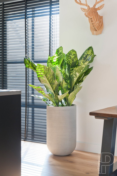 Cody High S 28/45 wysoka kamienna donica jasnoszara prążkowana