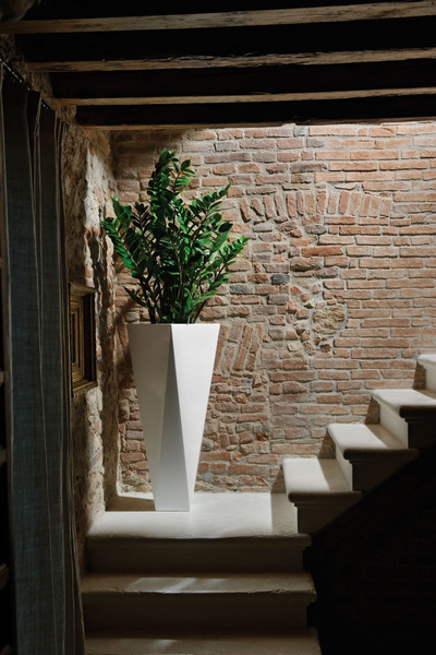 DIAMOND 26x26/72 donica designerska wysoka smukła kremowa